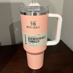 Peach Stanley Quencher H2.0 Tumbler 40 oz.